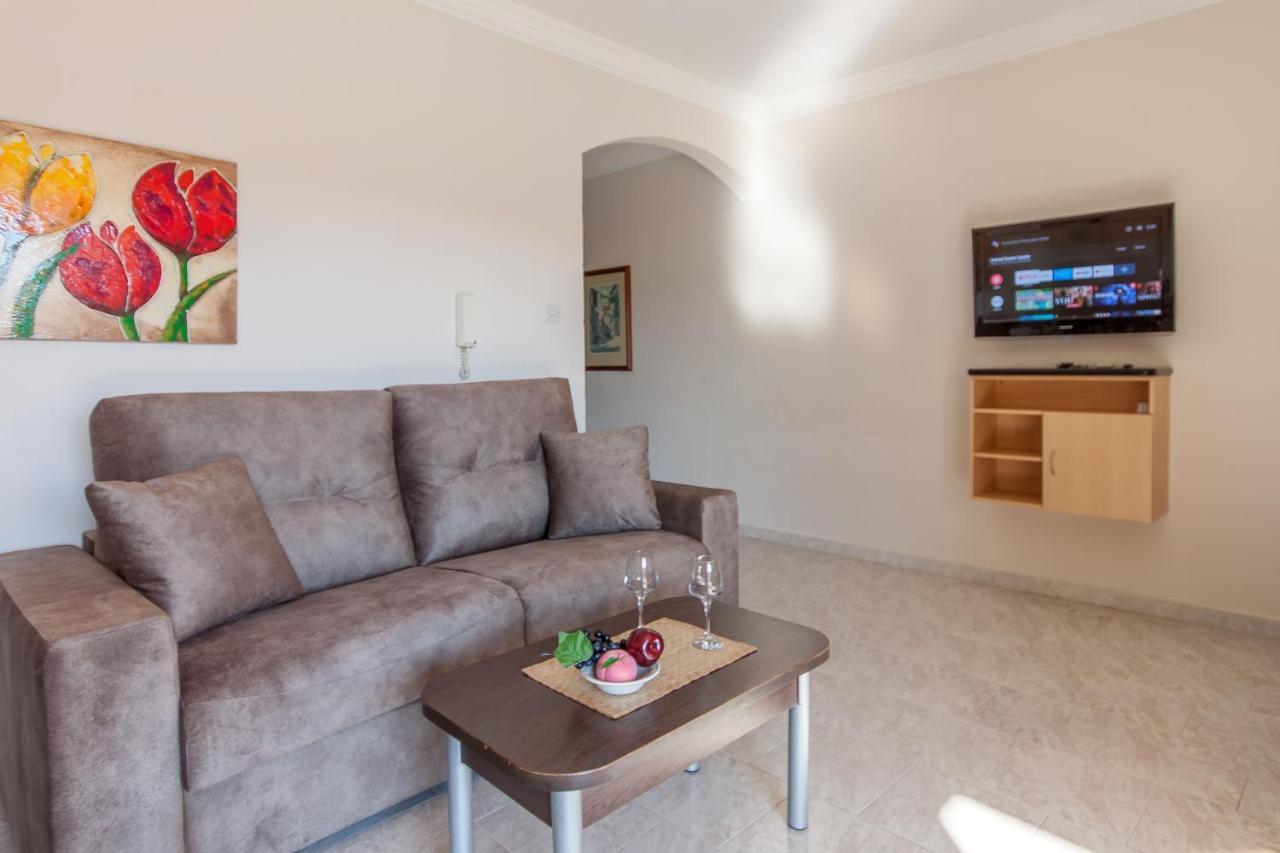 Pool & Sea Merill Apartments Mellieħa Екстериор снимка