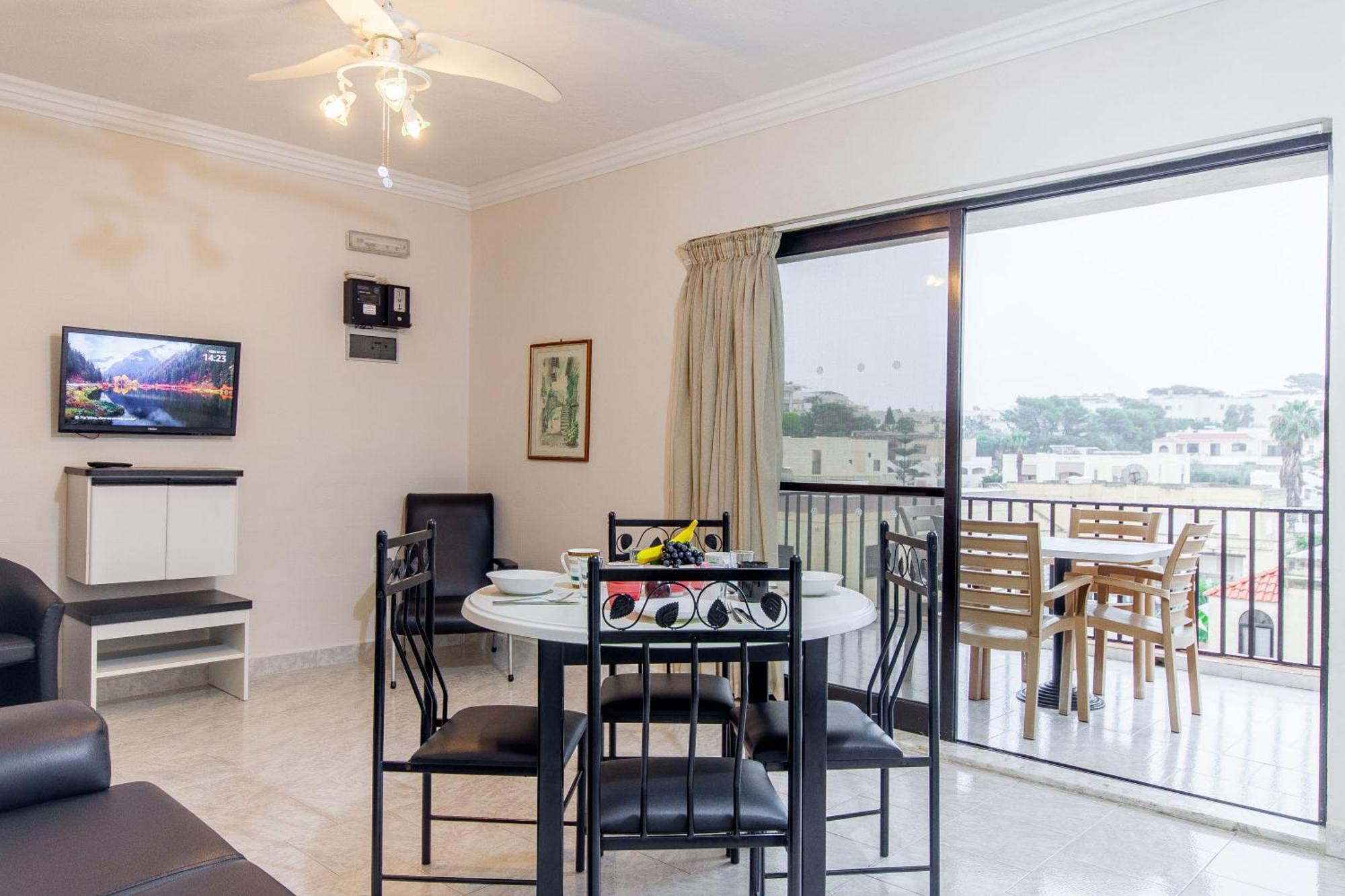 Pool & Sea Merill Apartments Mellieħa Екстериор снимка